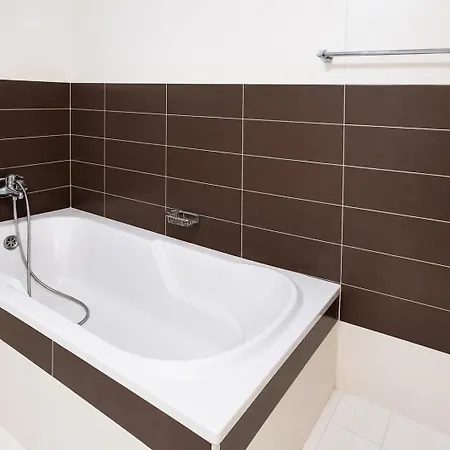 2-bedroom With Balconies In The Heart Of Bugibba *