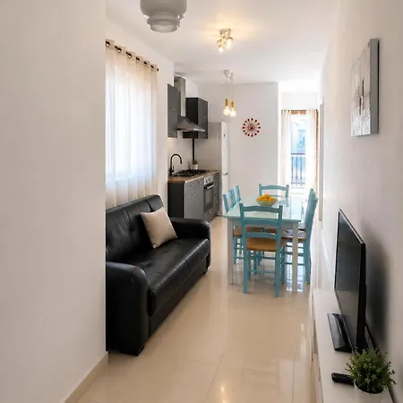 2-bedroom With Balconies In The Heart Of Bugibba 세인트폴스베이